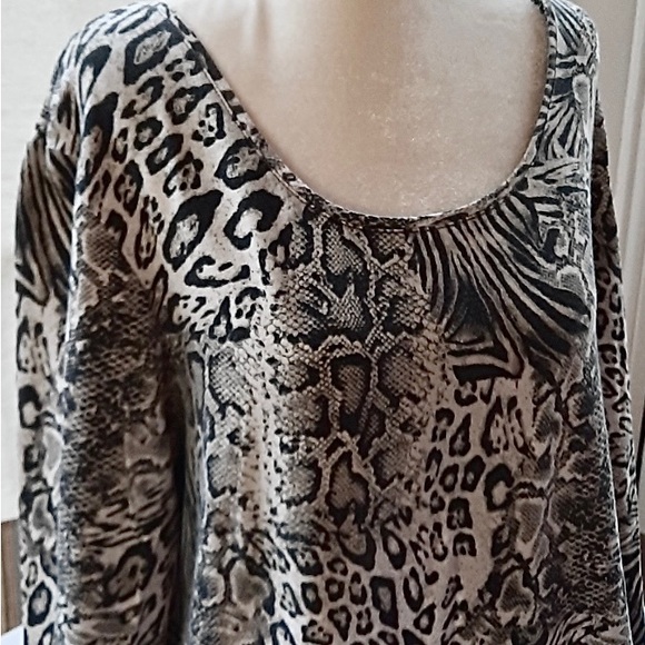 πChicoβs Fabulous Animal Print Tee Brown Ivory Black 3/4 Sleeve. Large - Picture 2 of 5